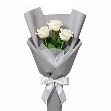 Букет 3 белые розы в Евпатории